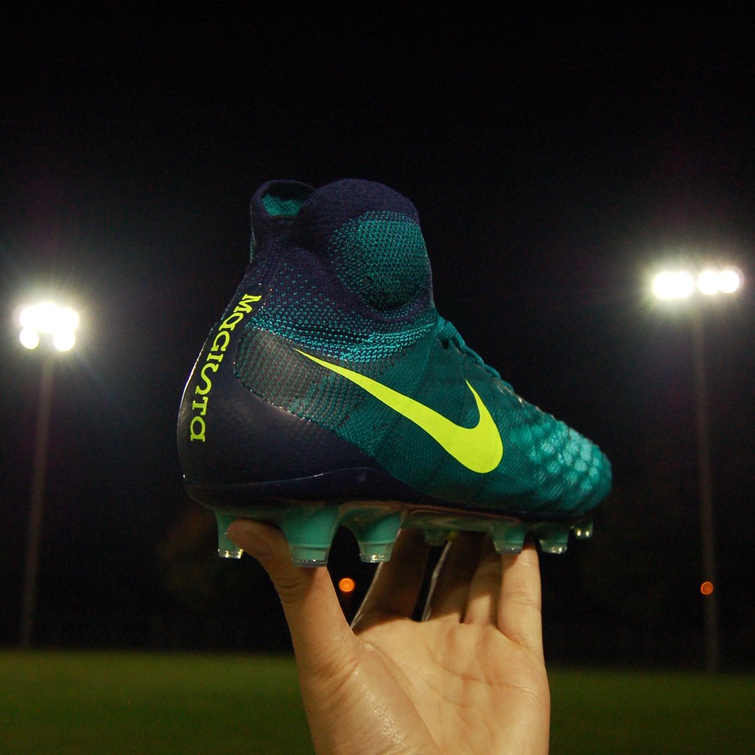 E_S_Maple's tweet photo. Built to flex.
The Floodlights pack #Magista Obra.
Available now at #In2Sports https://t.co/jdkv2ozFde