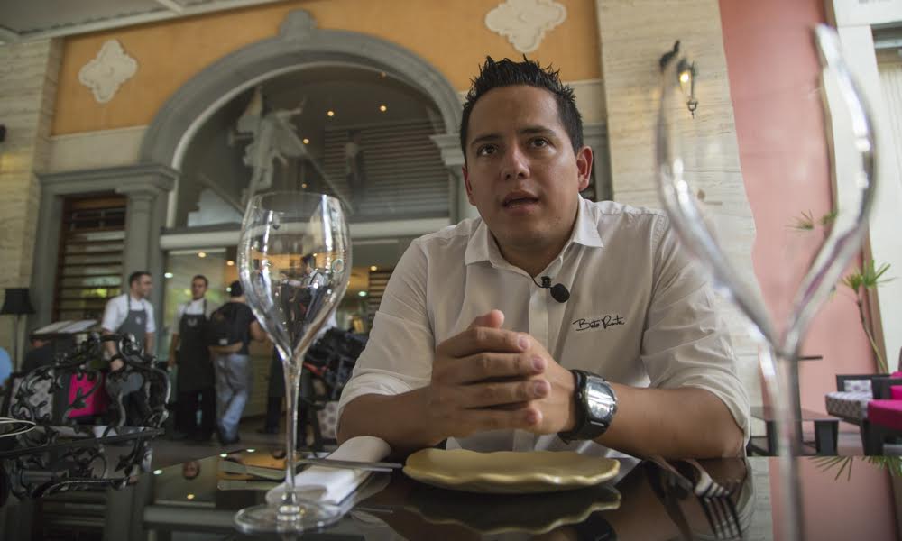 contrapuntovzla's tweet photo. @SantoBokado quiere ser “una experiencia inolvidable que sorprenda a los comensales, que sea más divertida” https://t.co/h8QRdvJprQ https://t.co/ImvIm1Yhdr