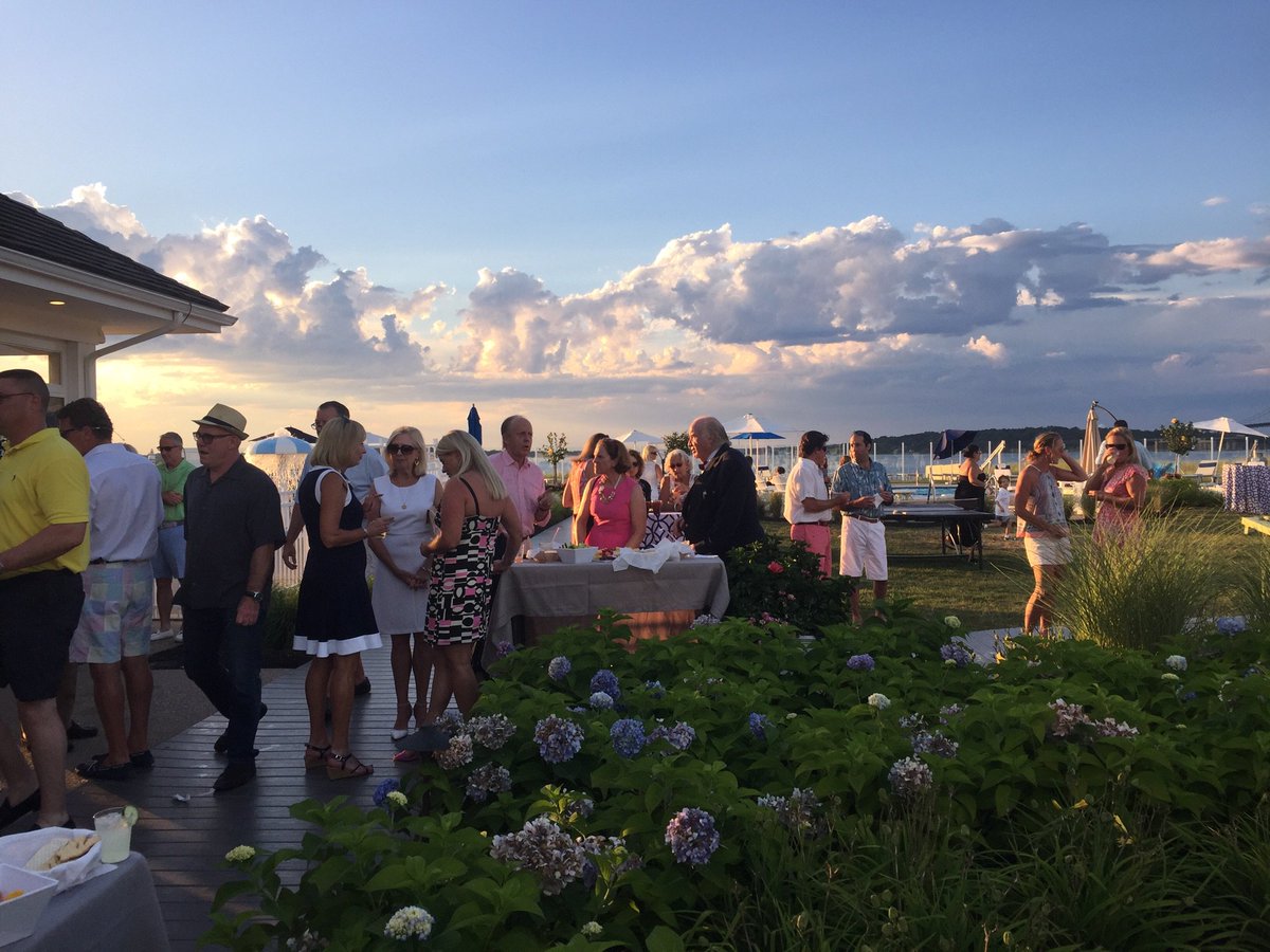 NptBchClbRI's tweet photo. Tomorrow is the last Newport Beach Club social of the year! Stop by the pool complex from 5-7 pm and bid adieu to social season! https://t.co/7gkipKPNRt