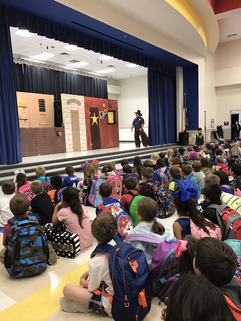 mrswilliams62's tweet photo. Fire Safety Skit! Thanks #Decaturfiredepartment for entertaining and informing our kids! #YESYoungsters @DISDYoung https://t.co/Jck99CoQxB