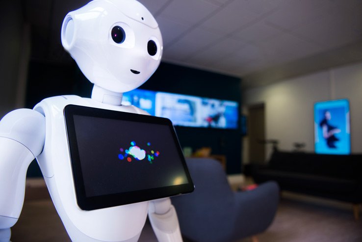AssurDeal_en's tweet photo. Pepper, ce #robot qui va vous accueillir en magasin https://t.co/4TJi0GBujm https://t.co/119J1Dwtq6