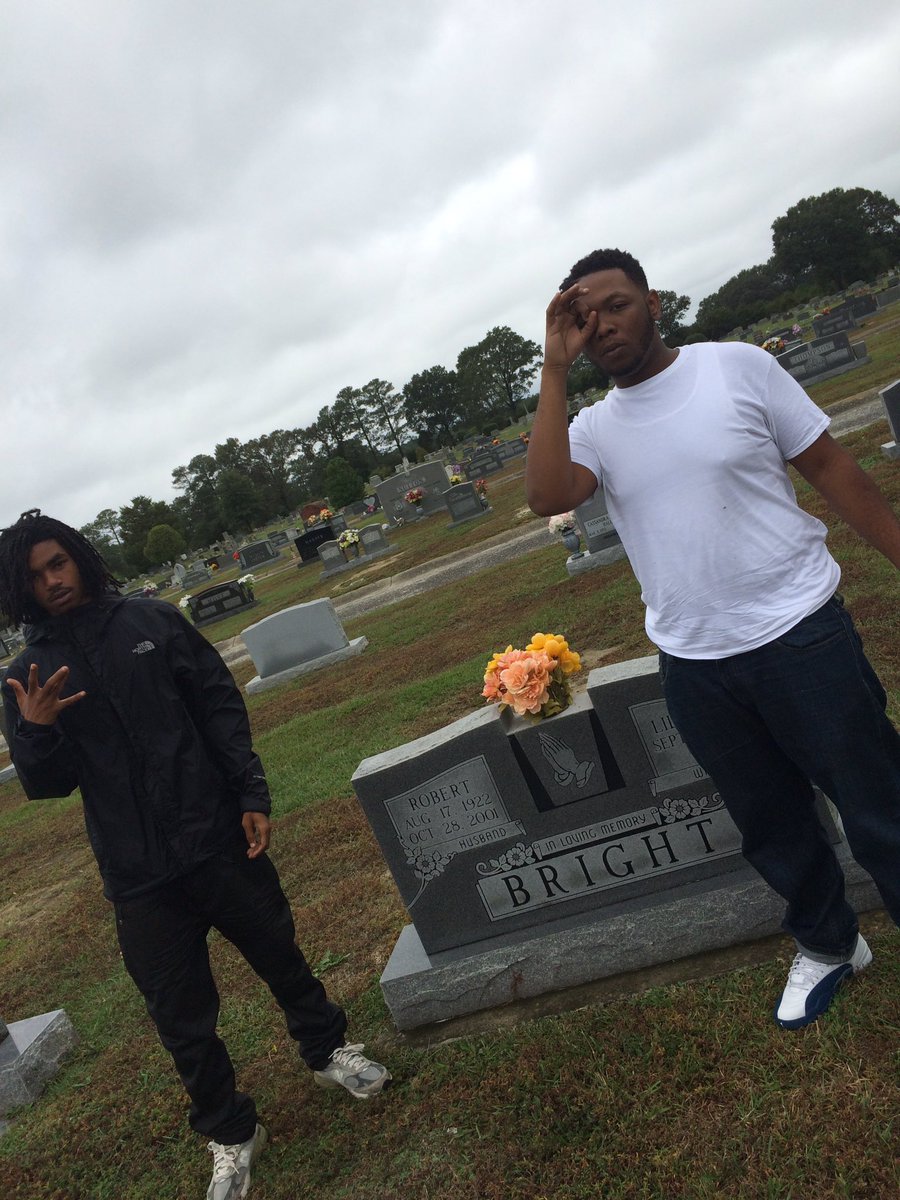 Breezo_1's tweet photo. Rip to my real niggas, in the field niggas. On site drillers & drug dealers, I deal with em. #BrightWorld #RipShaun #FreeJB ๐ฏ๐๐พ๐ผ๐พ๐ https://t.co/TiVF7wdj2a