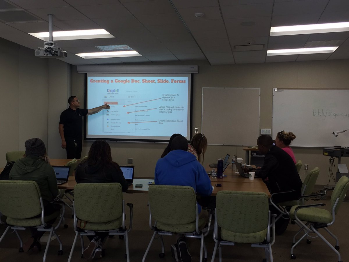 anniesmurphy's tweet photo. After school staff tech training by the amazing Lindsay,Amanda, and Walter! #CUSDrockstar #cusdafterschool https://t.co/WG4bKYxqSA