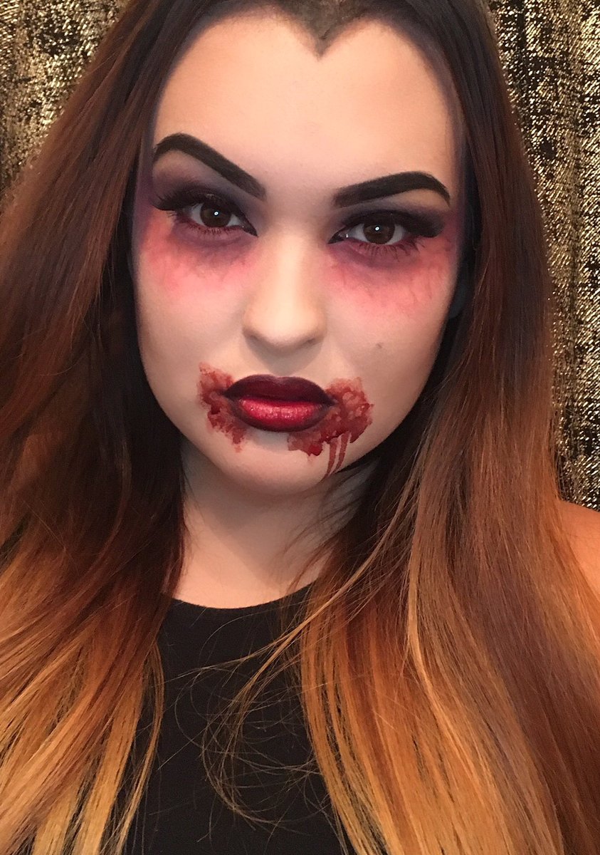 JennMelissa_'s tweet photo. Vampy Look because October 👻🎃 https://t.co/mnKHyTPHDJ