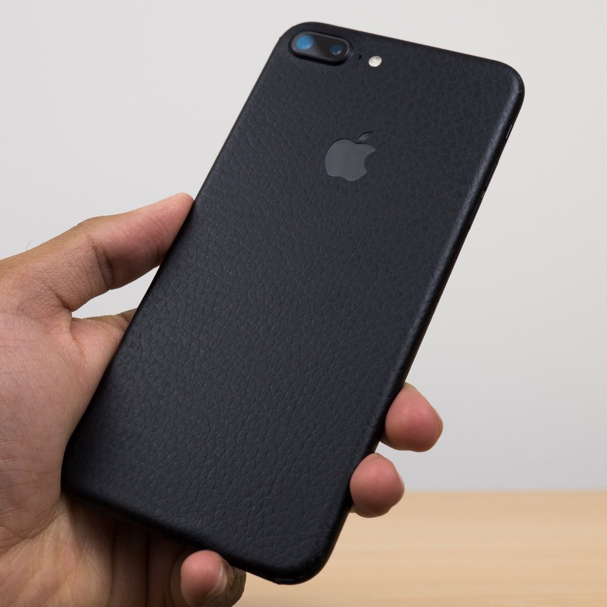 SuperSaf's tweet image. Black on Black = DOPE! dbrand.com/SuperSaf