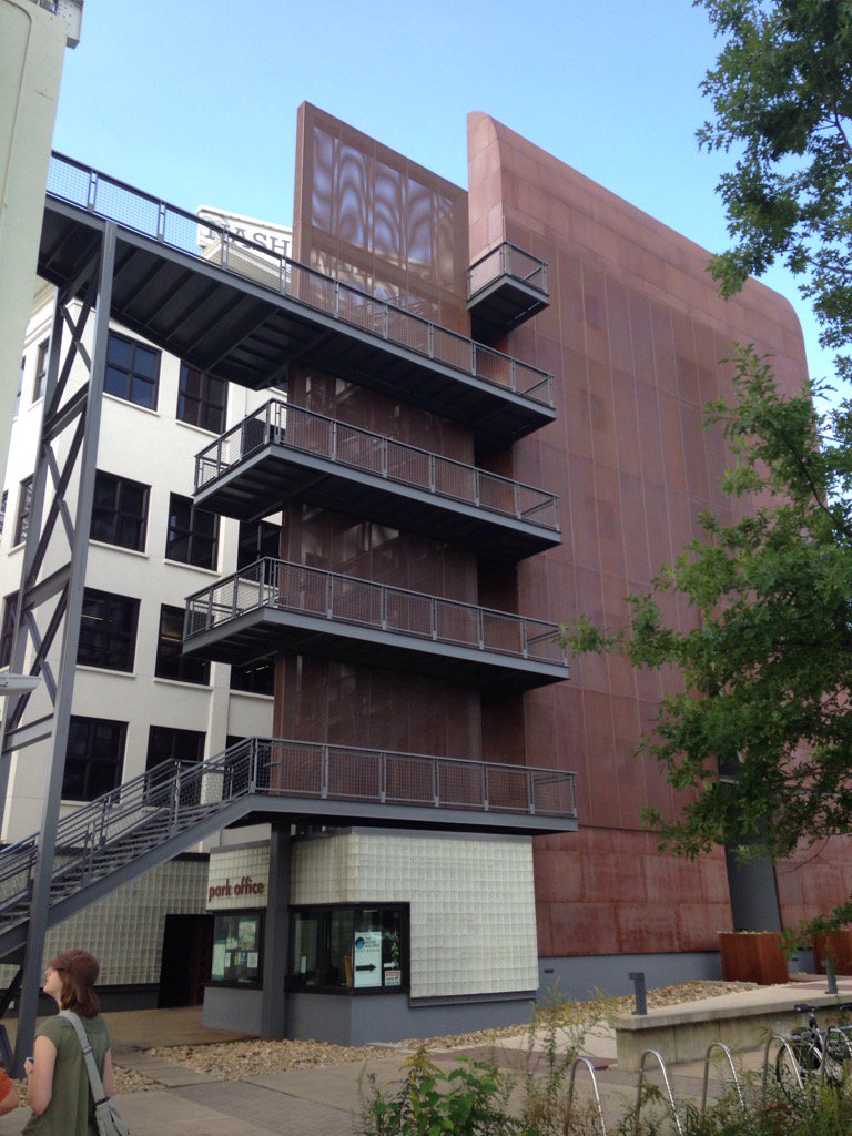 justinnile98's tweet photo. I love this building and don't know why lol #fieldtrip #architecture https://t.co/4ZbgITFNPQ