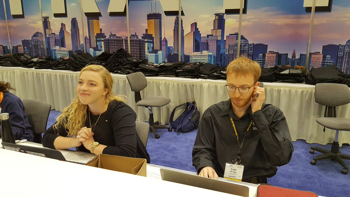 AnnaGams's tweet photo. BMES volunteers are great #BMES2016 https://t.co/ymynlgbOHN