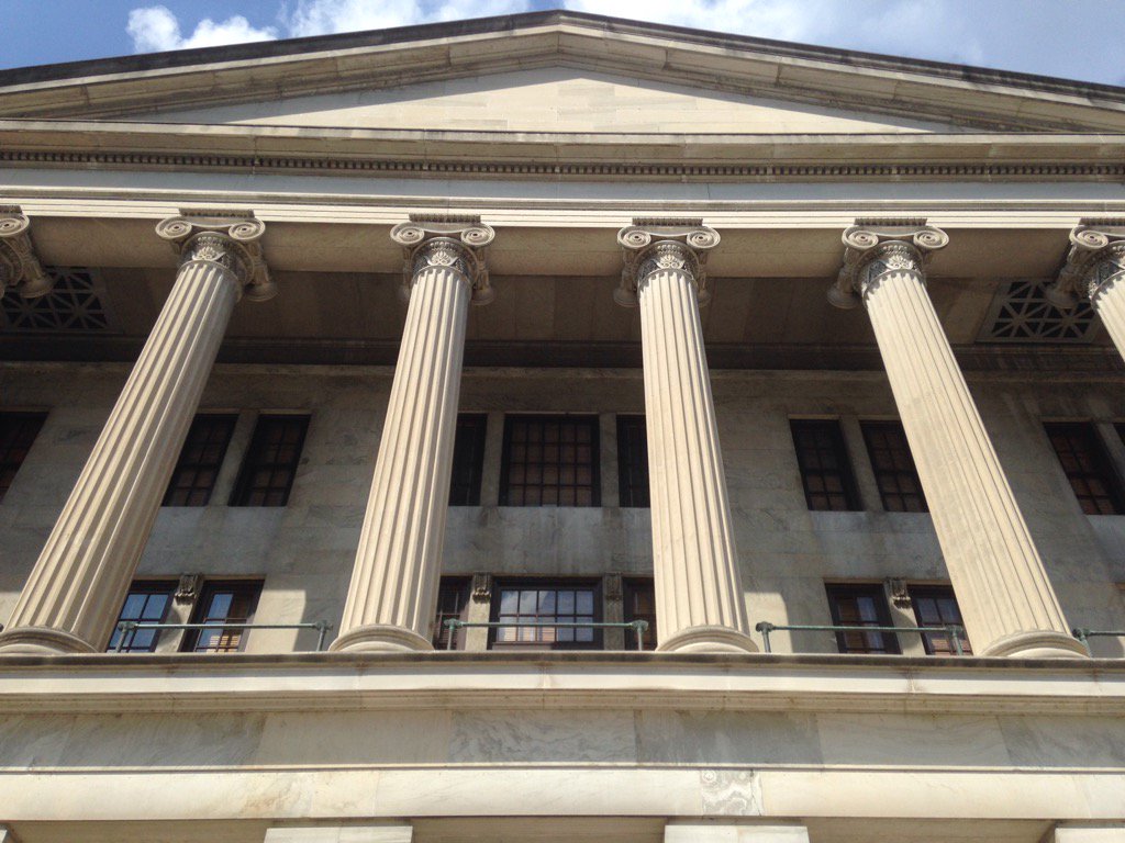 justinnile98's tweet photo. I find the Greek Revival style to be pretty cool and unique. #fieldtrip #Nashville #architecture https://t.co/w9Lh3rvrKA