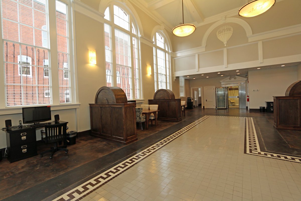 ReMaxMoves's tweet image. Now our #REMAX real estate office in #GreerSC is officially official! greenvilleonline.com/story/news/201…