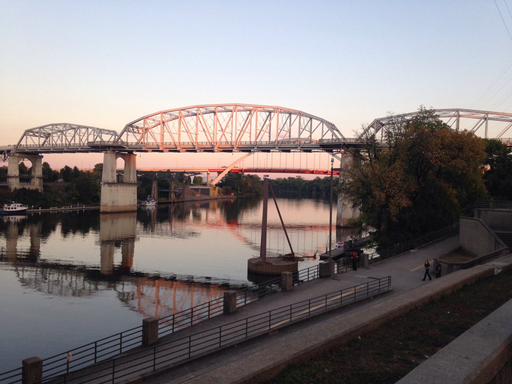 justinnile98's tweet photo. The pedestrian bridge was so cool! #pedestrianbridge #architecture #fieldtrip #Nashville https://t.co/hKFB3RgJKx