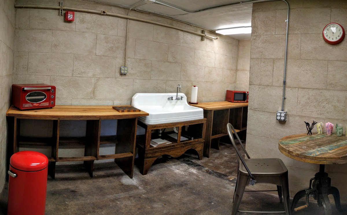 ReMaxMoves's tweet image. Now our #REMAX real estate office in #GreerSC is officially official! greenvilleonline.com/story/news/201…