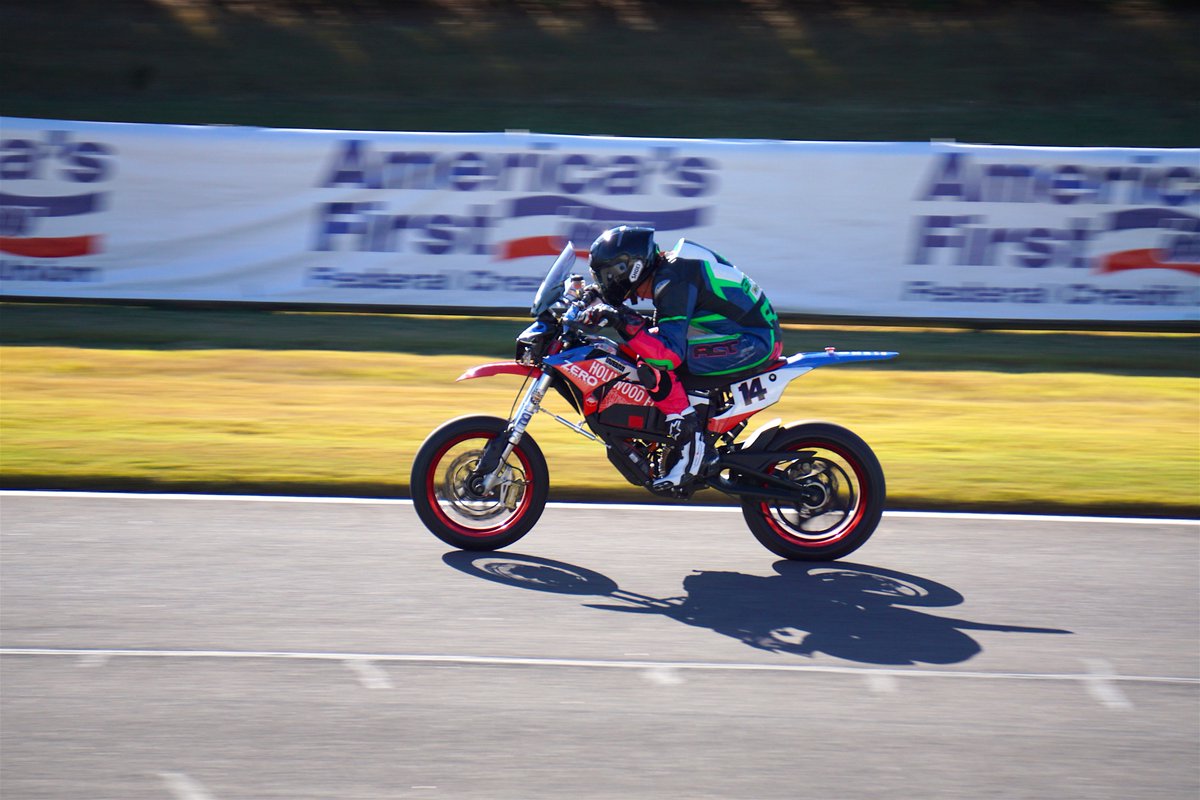 HWoodElectrics's tweet photo. #HollywoodElectrics Racer #RafaelDaSilva tucking in on our #ZeroFXS #Supermoto!
Racing @ZeroMC at #2016BVF in @AHRMAVintage's @eMotoRacing! https://t.co/kXasuUWwhD