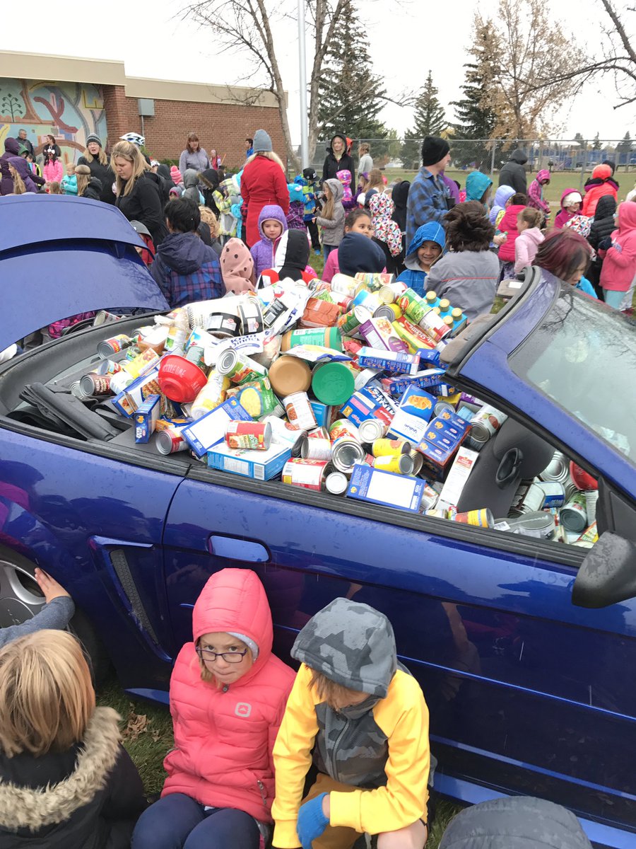 Lakeviewleth's tweet photo. Feed the bug/mustang a huge success! Donating to @lethfoodbank #lethsd #feedthebug https://t.co/ZNooOPjh7W