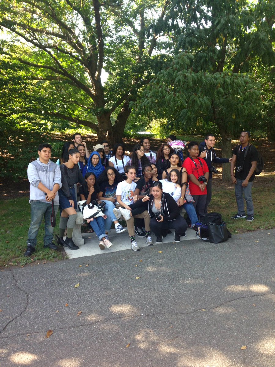 sjosephfowler's tweet photo. @ChelseaCTEHS @bklynbotanic @crook212 @transientphotog finishing an amazing day of photography. Weather was perfect https://t.co/TCKGz9RY5d