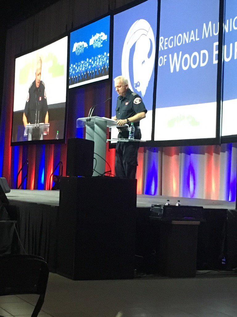 SheldonGermain's tweet photo. At #AUMA2016, @RMWoodBuffalo Fire Chief Darby Allen. #ymm #ymmfire https://t.co/5iBOh98nlL