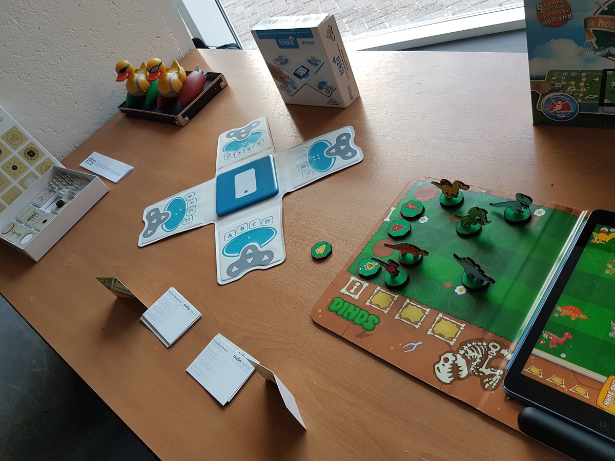 DreKampfraath1's tweet photo. Surprise, surprise, Internet of toys @thingscon salon @makerversity #eweek16 #IOT https://t.co/aHE0QzRSsb