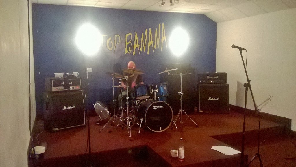 MarkVallender's tweet photo. PV driving the premier kit last night#not as good as the tama 😉 https://t.co/S87xMU9TRZ