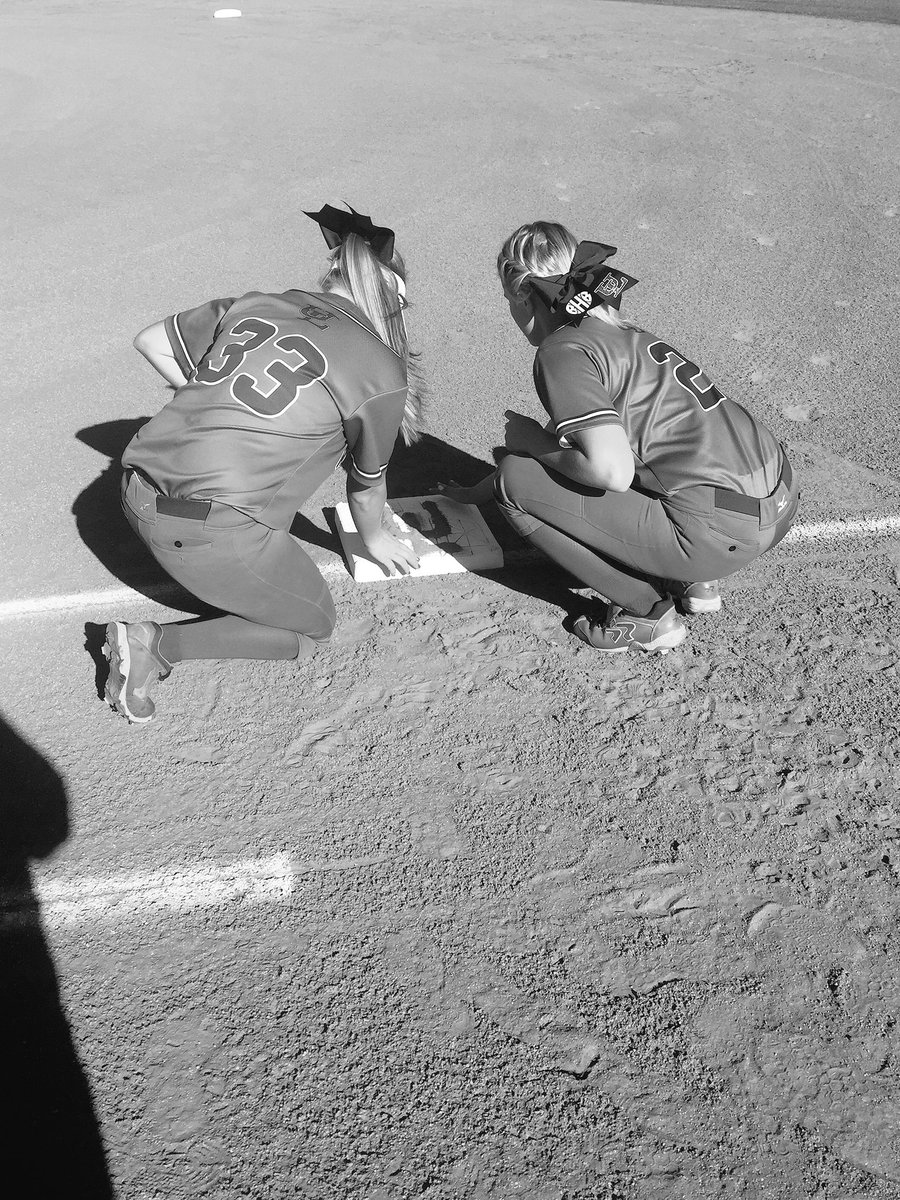 ULsoftball1's tweet photo. Pre-game ritual from our captains💜 #UL @brianabh2 @OliviaLindseyy https://t.co/2ya2pjNbja
