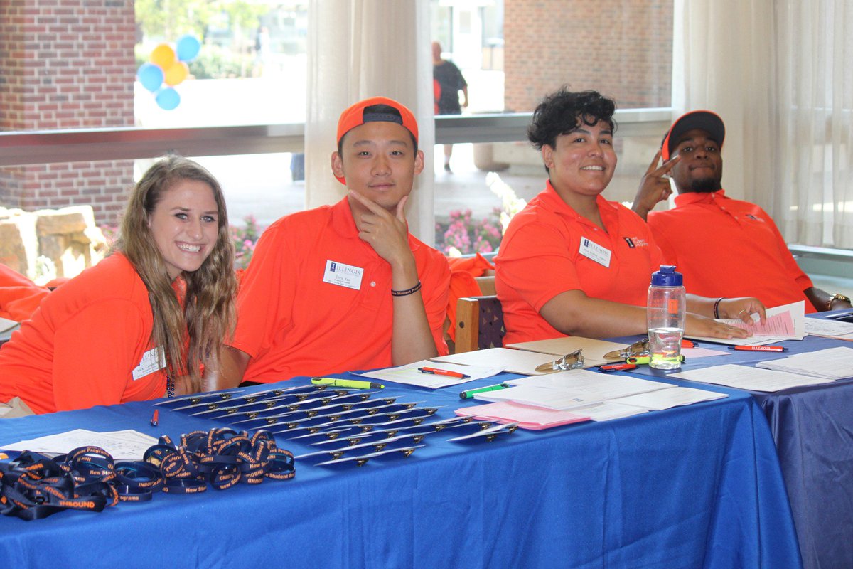 illinoisnsp's tweet photo. Orientation Leaders from the 2016 OL Team during NSP summer programs RISE and Inbound 2016! #OLife2016 #FlashbackFriday #NSP https://t.co/dGlHG6mM74