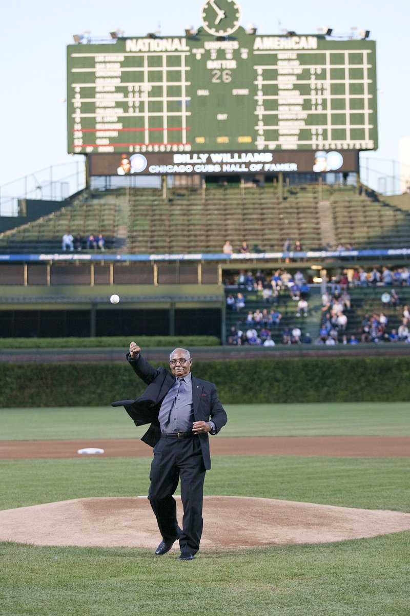 Cubs's tweet photo. #NLDS Game 1

National anthem: Wayne Messmer
First pitch: Billy Williams
Play ball: Mike Ditka
7th inning stretch: Ryan Dempster, Kerry Wood https://t.co/Mfd7hTbN8z