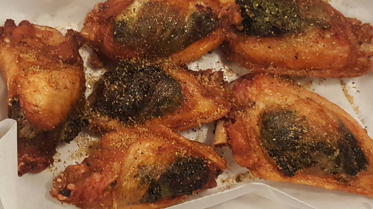 Collards stuffed wings