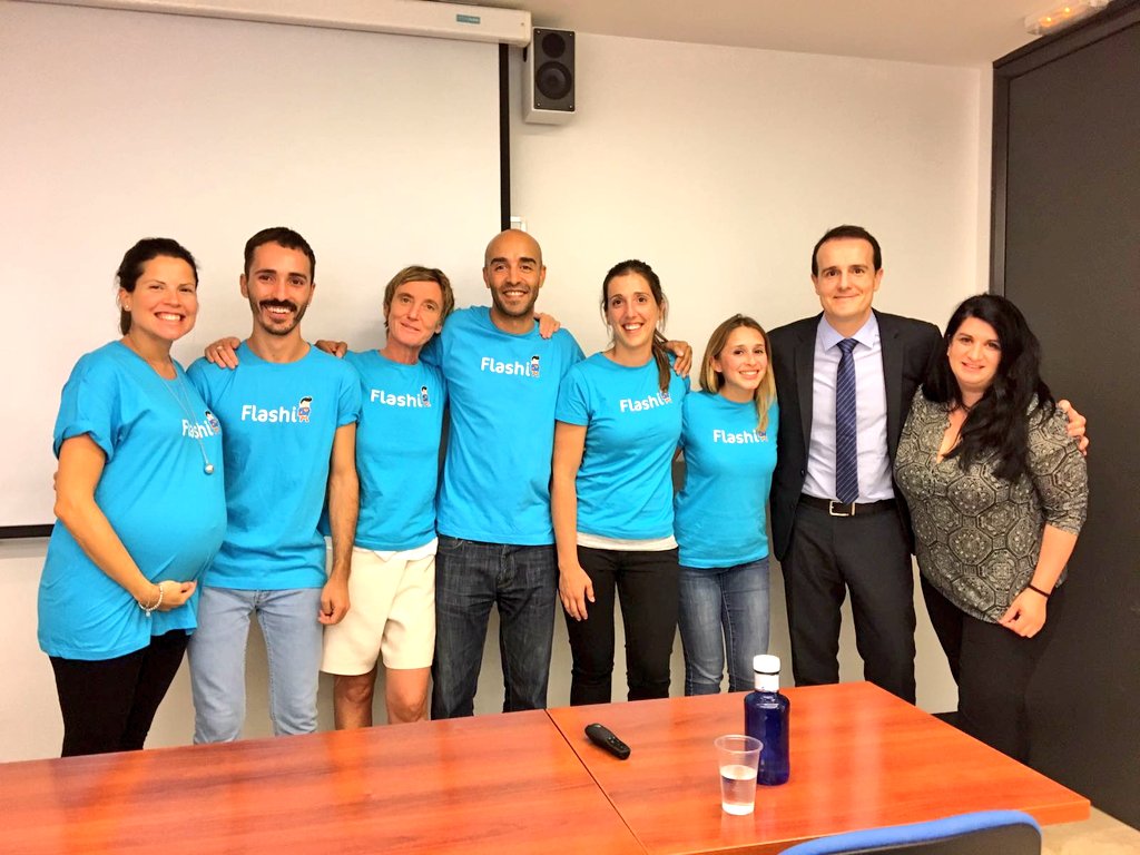 rmlopezcar's tweet photo. Tercer equipo de la tarde. Proyectos del Postgrado de #Marketing #Digital @EsicBarcelona #Flashi muy muy frescos :) https://t.co/wBwqRzMnd6