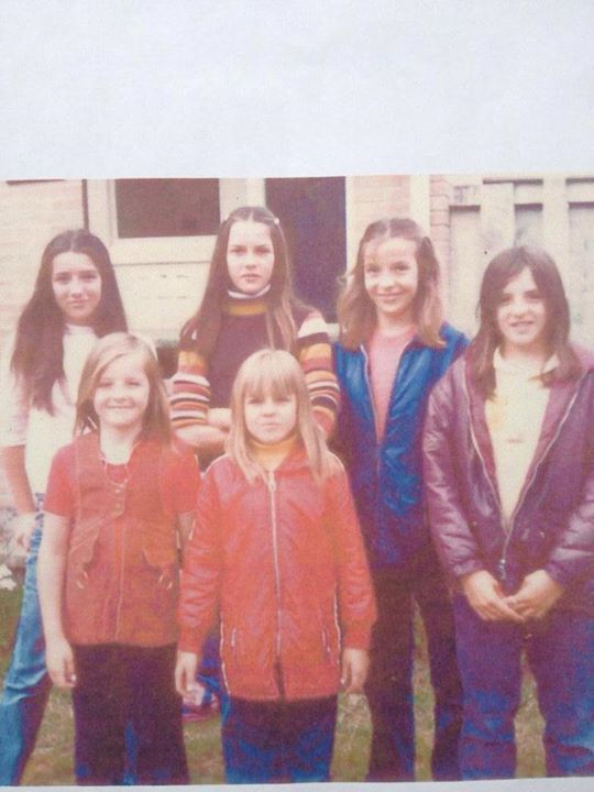 halfacandy's tweet image. The Gray clan many years ago. Yup! There are six of them.