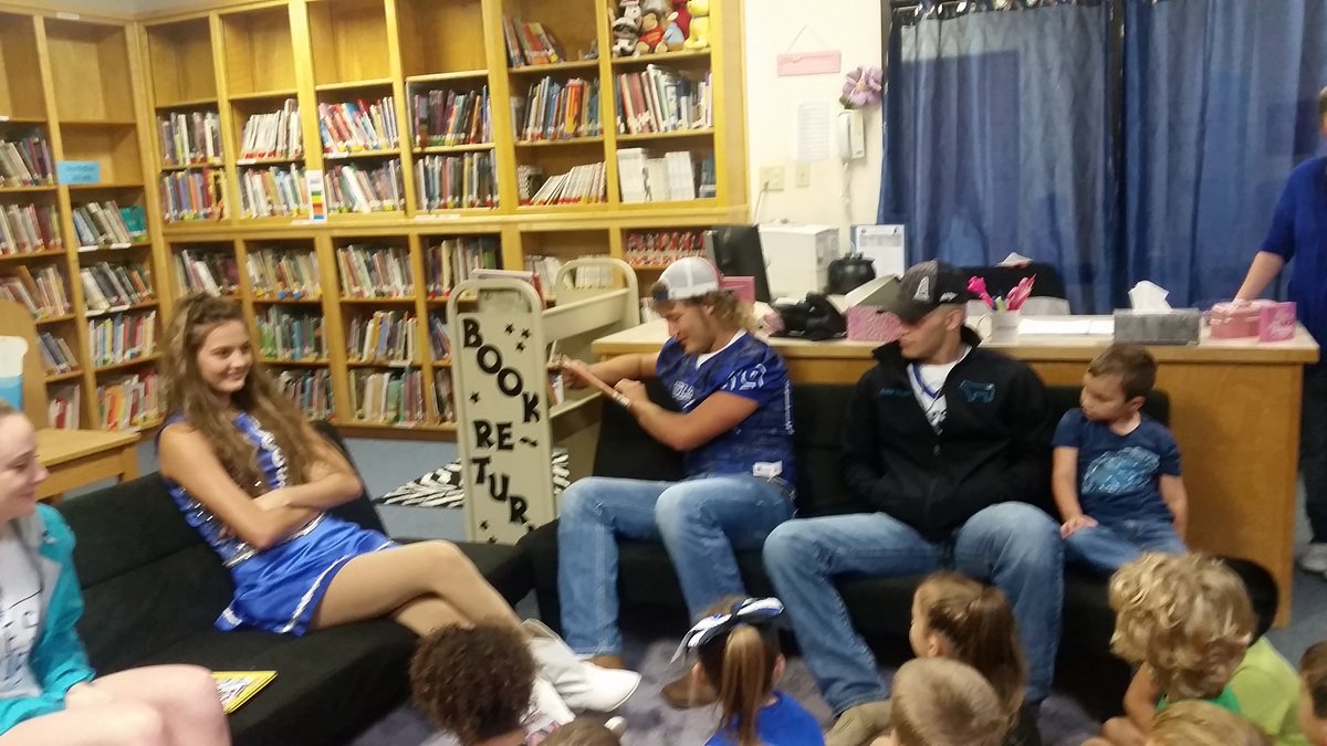CelesteElem's tweet photo. We had a bring group of High School kids this morning!  Such a great group! @thecelesteisd https://t.co/kVZQjyqE5a