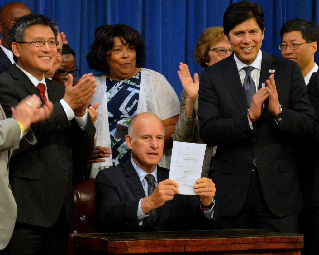 AARPCA's tweet photo. TY to @AARPCA volunteers helped make CA Secure Choice a reality! #CASecureChoice #SB1234 https://t.co/JYy8DC8cYz https://t.co/CpHeZLfeWR