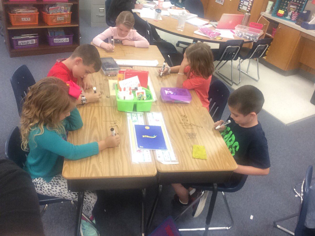 Bennett1stGrade's tweet photo. We are building numbers using tens and ones! #bearshine #bennettes https://t.co/xdpgQO8OoC