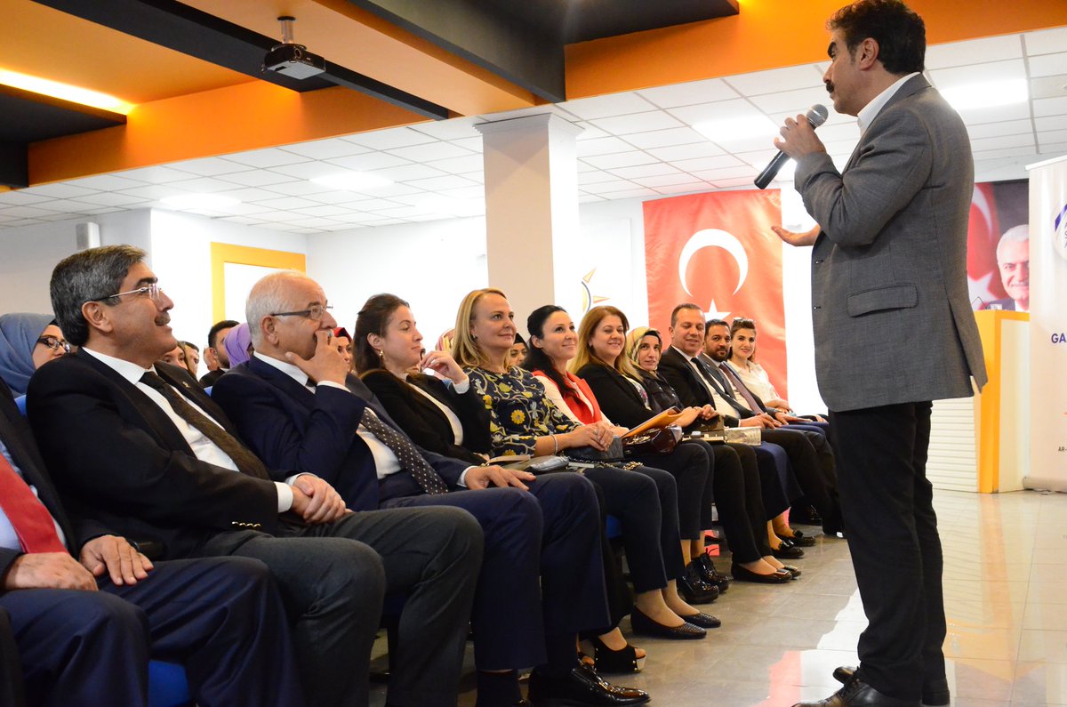 EyupOzkececi's tweet photo. AK Parti Siyaset Akademisi'nin Gaziantep'teki ilk ders heyecanını partili yol arkadaşlarımızla birlikte yaşadık. https://t.co/cgqzddRW7A