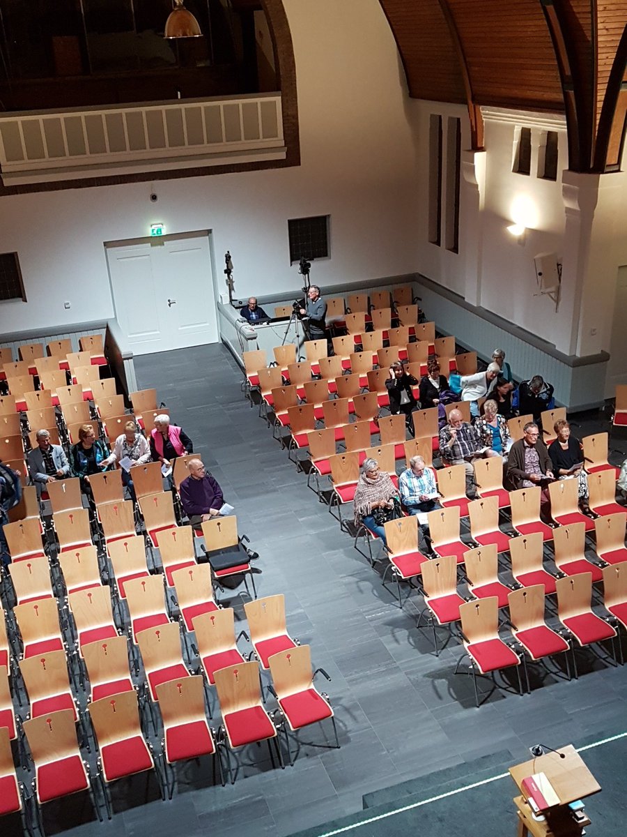 Publiek druppelt binnen. Muziek om de hoek Hoek van Holland <a href="/gerardmuziek/">GerardVanDerZijden</a>