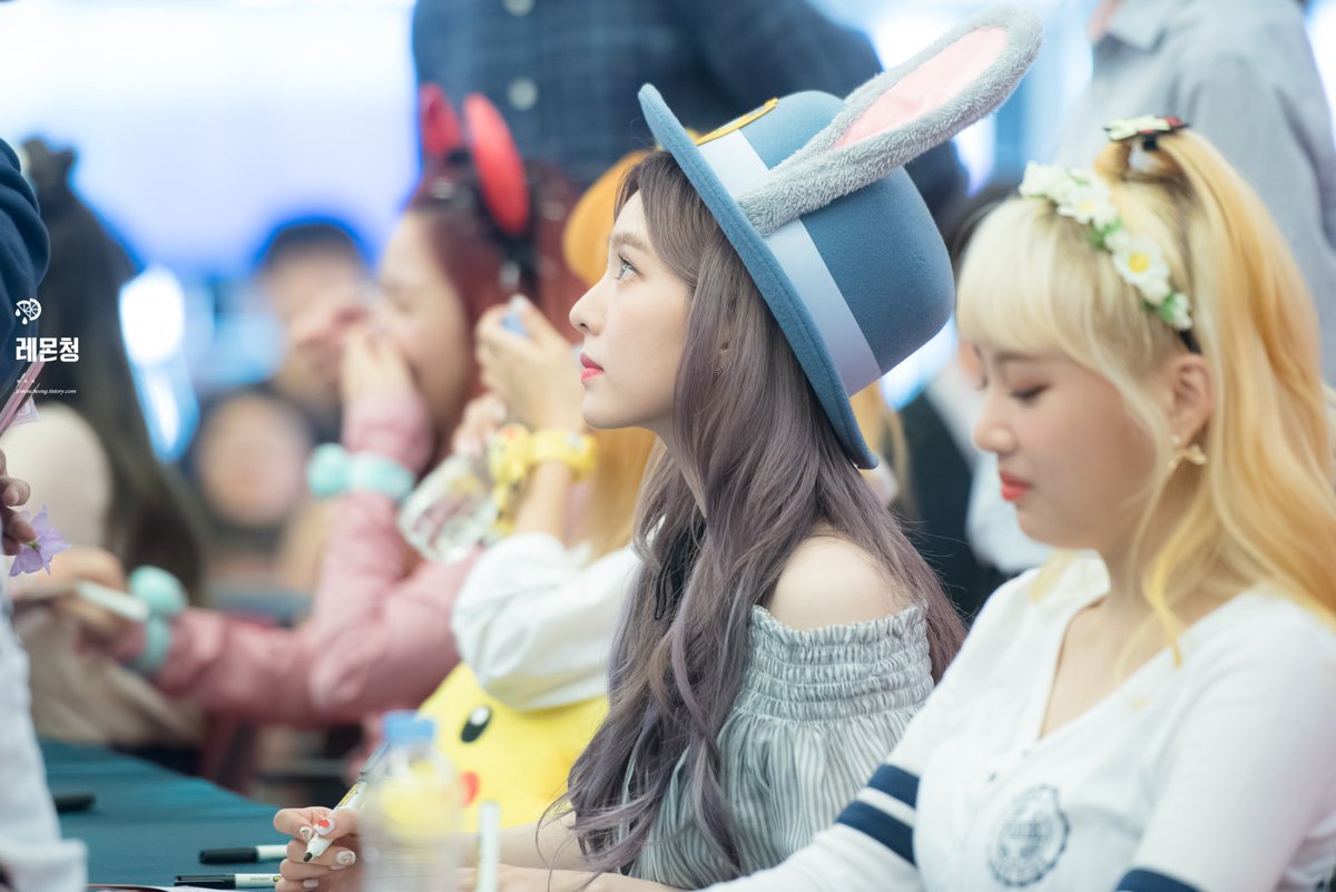 LM_pic's tweet photo. 160925 레드벨벳 분당 공개팬싸인회

#레드벨벳 #RedVelvet 
#조이 #아이린

https://t.co/K0GMY333hF https://t.co/Bzf9SlrMRF