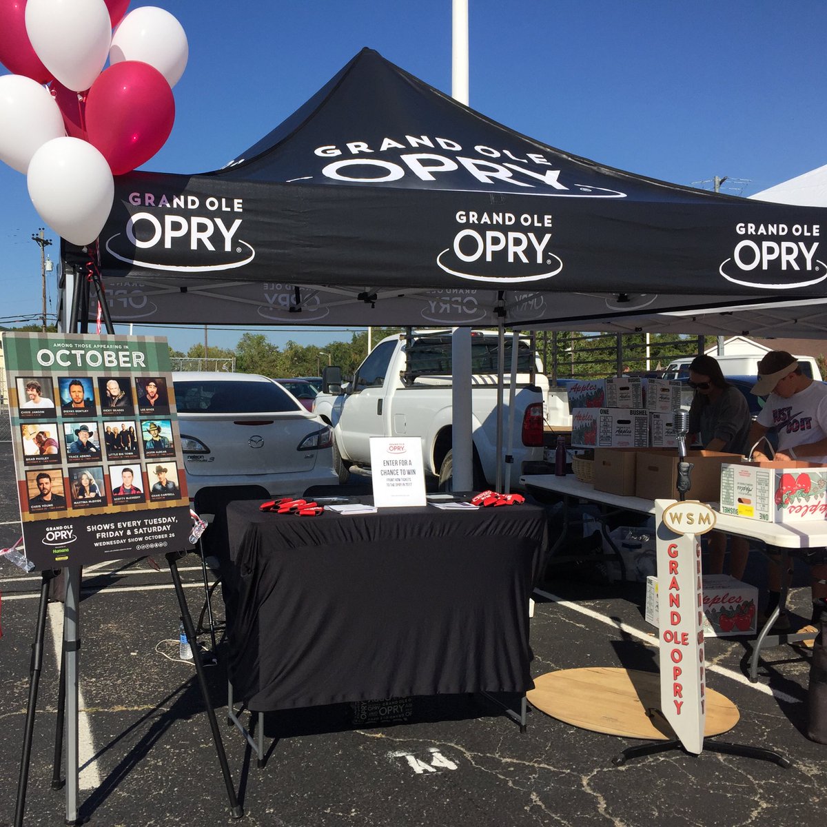 opry's tweet photo. Come by the @hipdonelsonfm and see us! #HipD #Opry 🎈 https://t.co/4eUEmauilh
