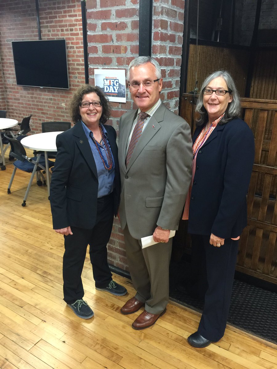 FastenerNews's tweet photo. Congratulations to @AmericaMakes & @HudsonFasteners for a very successful day of @MfgDay events! @US_EDA @@USSenateUpdate @RepTimRyan #TYYO❣ https://t.co/fKMCMIDNo3