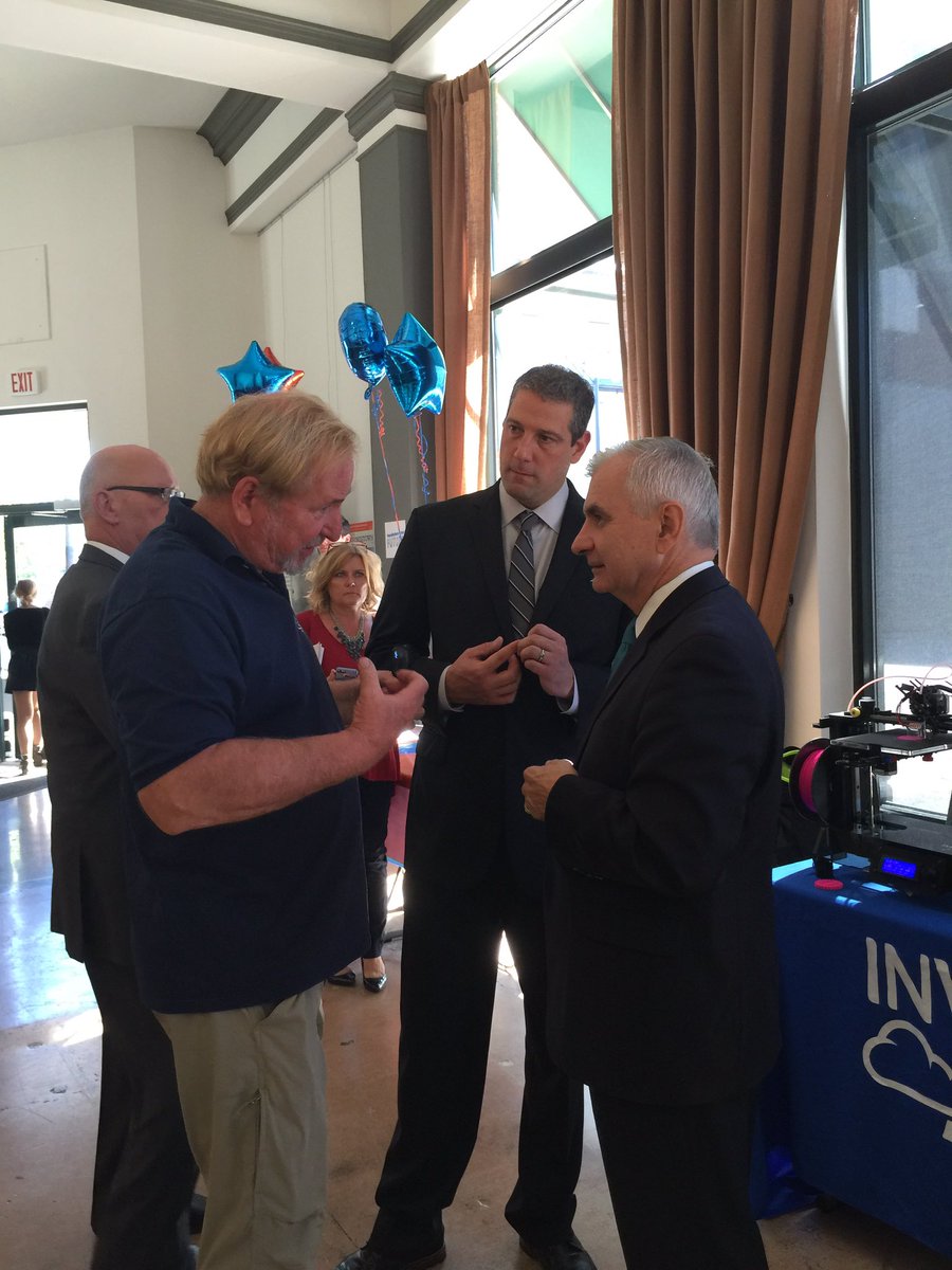 FastenerNews's tweet photo. Congratulations to @AmericaMakes & @HudsonFasteners for a very successful day of @MfgDay events! @US_EDA @@USSenateUpdate @RepTimRyan #TYYO❣ https://t.co/fKMCMIDNo3