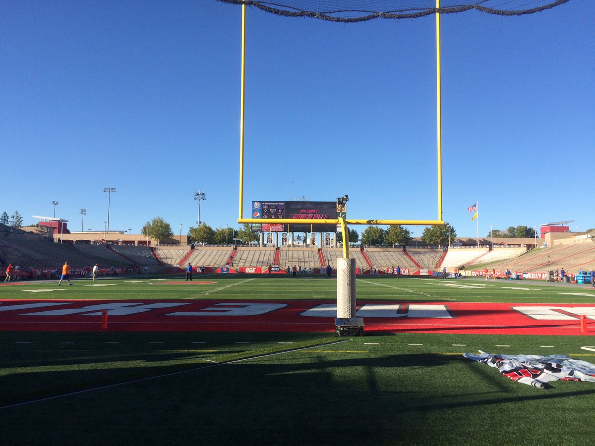 UNMSportAd's tweet photo. #19 Boise St. in town for a Friday night game in Albuquerque. #golobos https://t.co/Rq9zFLYqod