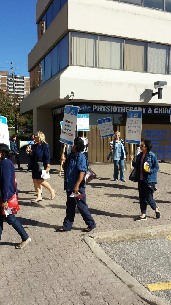 OPSEU's tweet image. Workers at #SAFSS rallying right now for #FairnessNow #FirstContract #FairnessForSAFSS @ReunitedOriented