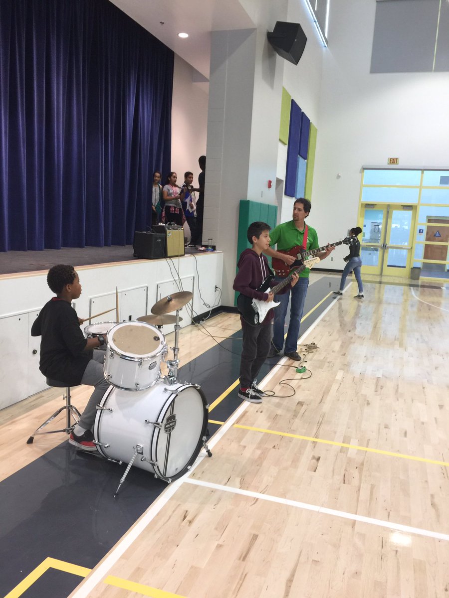 memovation's tweet photo. 1st @EmSTEAMCVUSD assembly @CajonValleyUSD #participation #schoolspirit #excellence #loveschool https://t.co/aQE4PNa5fX