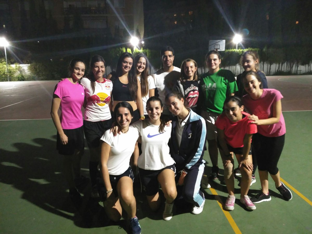 cristorey_jaen's tweet photo. Equipo de fútbol Cristo rey femenino en marchaaaa https://t.co/j1cX0a93BY