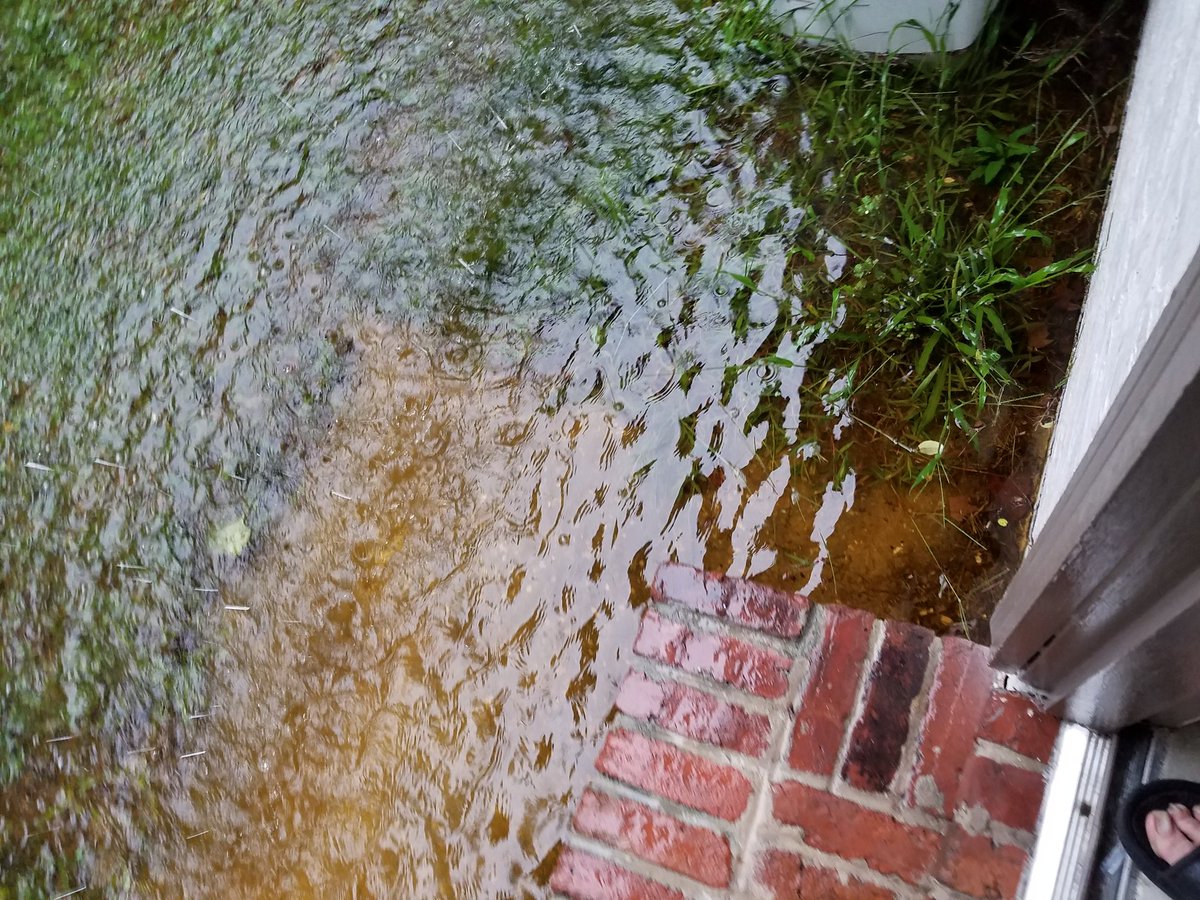 christinecardil's tweet photo. @FCN2go side of my house #FNCStorm https://t.co/g5A8srnvZH