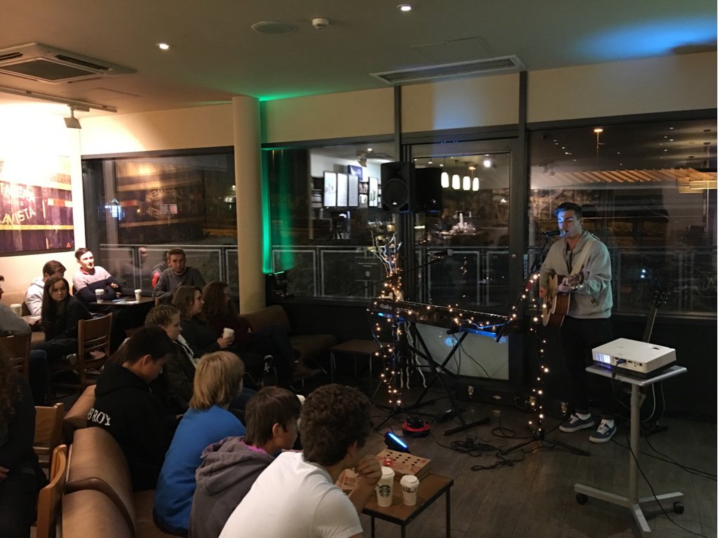 CFTSCambridge's tweet photo. Alex Tompkins, our headliner for the night, bringing some awesome tunes.Come join at Starbucks New Market Rd #CFTS16 https://t.co/rAvmO9e8l4