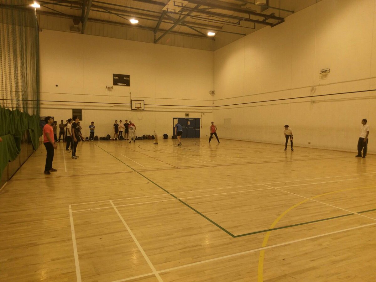 uclu_cricket's tweet photo. 1st team skipper, @scott_melville_, and his vice, Ollie Deme, doing what they do best; assessing freshers. #SharpToDress. #QuickToAssess. https://t.co/gTR26Gw9xb