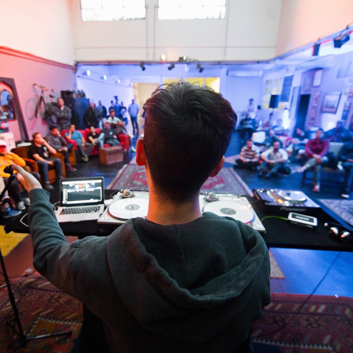FedericoStuart's tweet photo. Miercoles pasado dictando un workshop de @Serato junto a @bytemusic en @arjaus #SeratoDJ https://t.co/JSLZQz2fXb