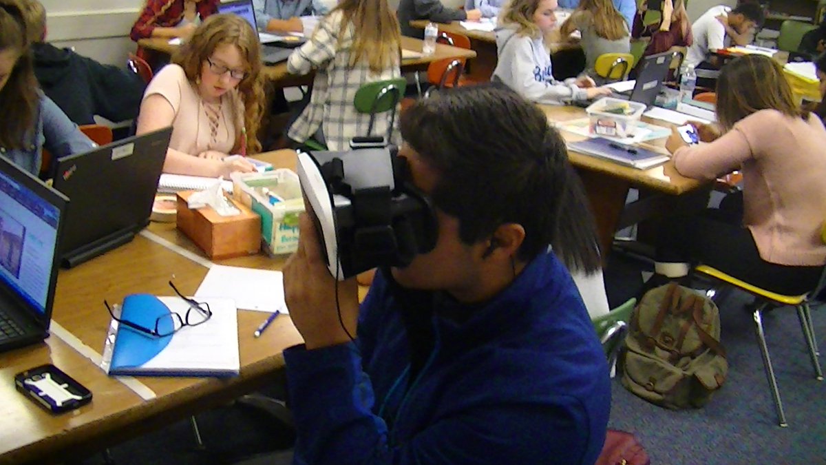 LPCoachBarry's tweet photo. @LaPlataHS Ap Human Geography students exploring and investigating the Syrian Refugee crisis in Virtual Reality. #NextGenClassroom #APHG https://t.co/b7fpNRuCv8