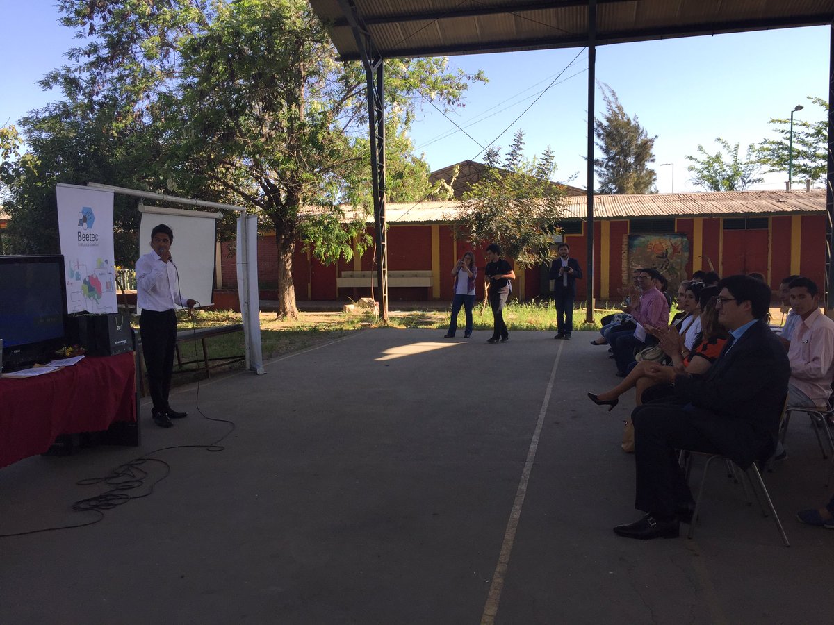 KibernumChile's tweet photo. Comienza la ceremonia de certificación a las alumnas de Administración y Office de #Beetec en Santa Adriana, Lo Espejo. https://t.co/XnI9gqL11s