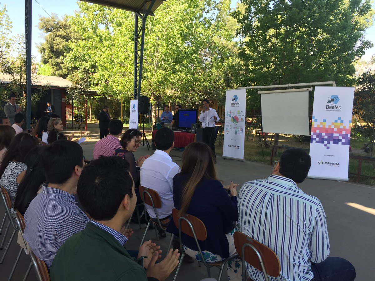 KibernumChile's tweet photo. Comienza la ceremonia de certificación a las alumnas de Administración y Office de #Beetec en Santa Adriana, Lo Espejo. https://t.co/XnI9gqL11s