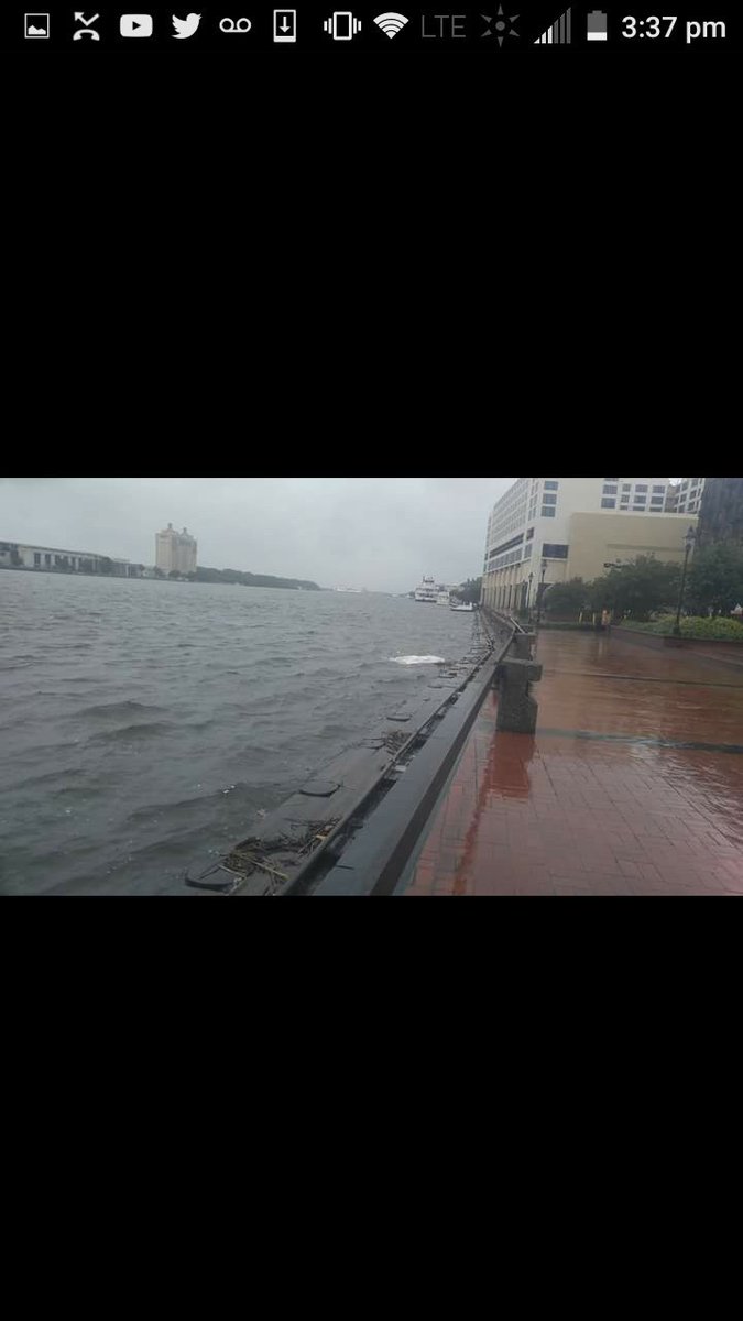 johnfromtricky's tweet photo. This is downtown Savannah right now https://t.co/kVQvrhHBAk