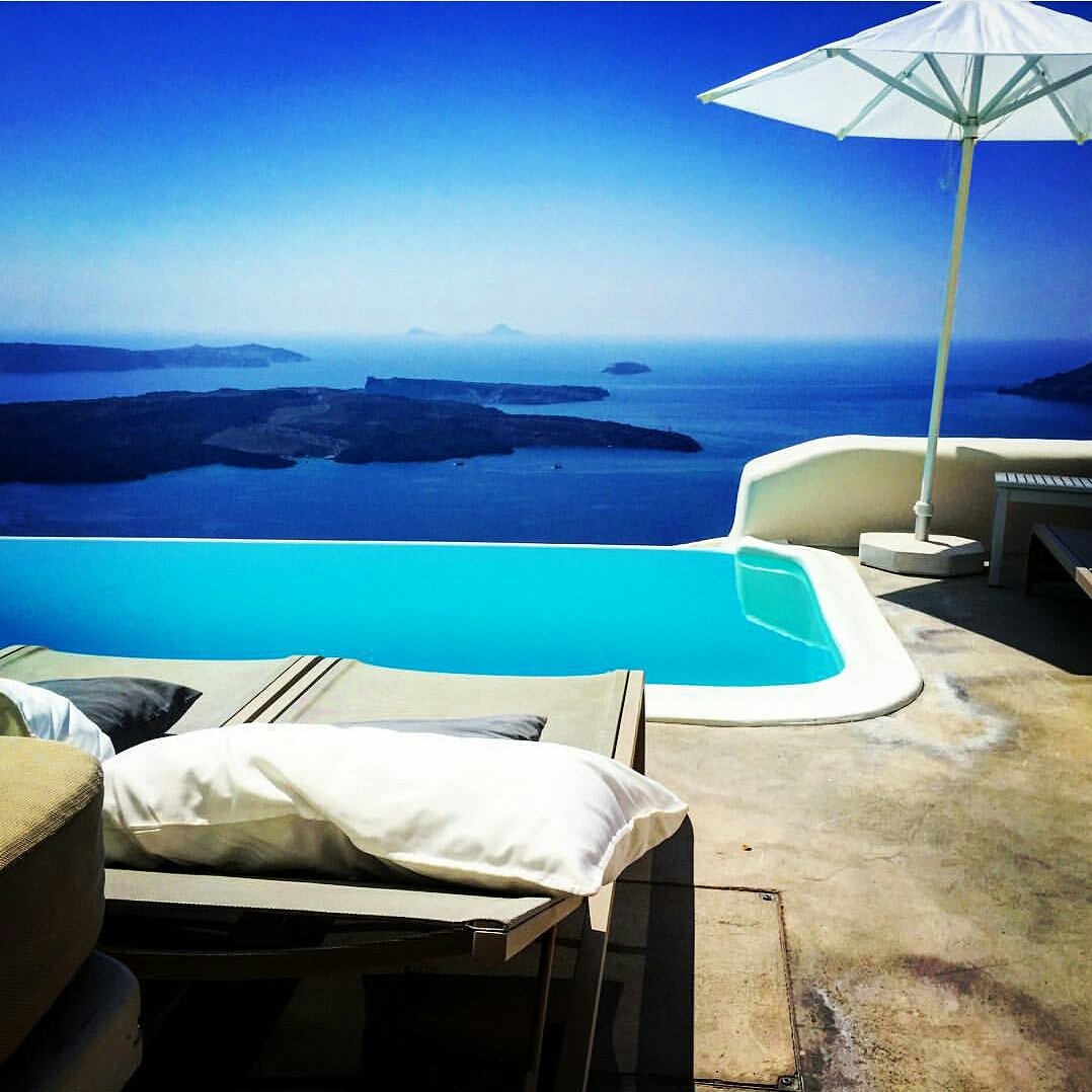 KapariSantorini's tweet image. We celebrate #WorldSmileDay by the memory of all our guests smiles that stayed with us #KapariSantorini #Hotel #Santorini #Travel #Greece