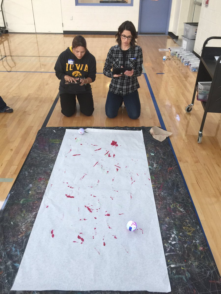 Nick_Proud's tweet photo. Painting with Spheros @IowaCitySchools #EdCampICCSD https://t.co/EhRnrvSnRe